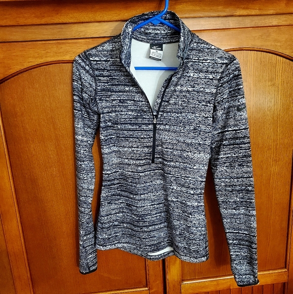 🖤 Nike Pro Dry fit long sleeve shirt. - Picture 5 of 6